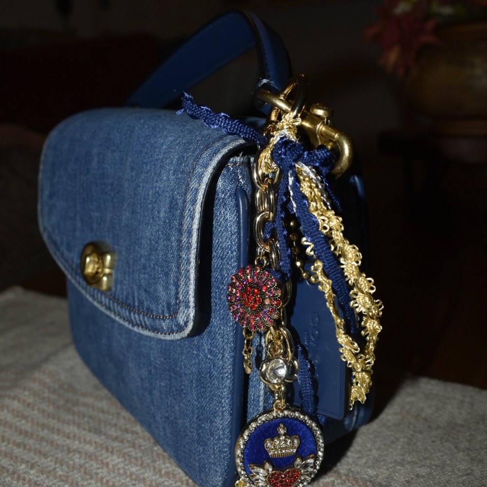 *UNIQUE* Gold and Blue Crown Heart Pendant Bag Charm - Picture 3 of 9